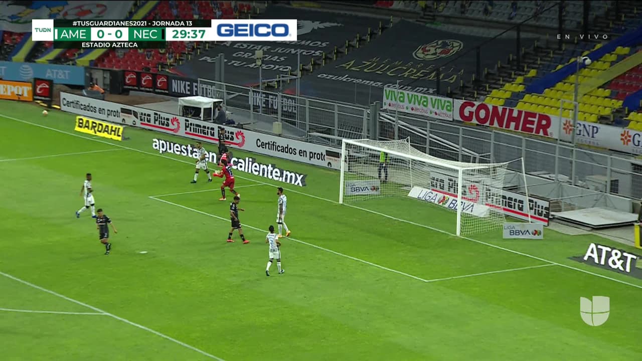 ¡TIRO ATAJADO! disparo por Maximiliano Salas.