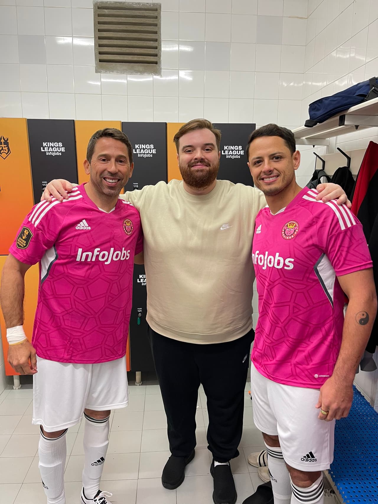 Chicharito fue feliz en su debut en la Kings League