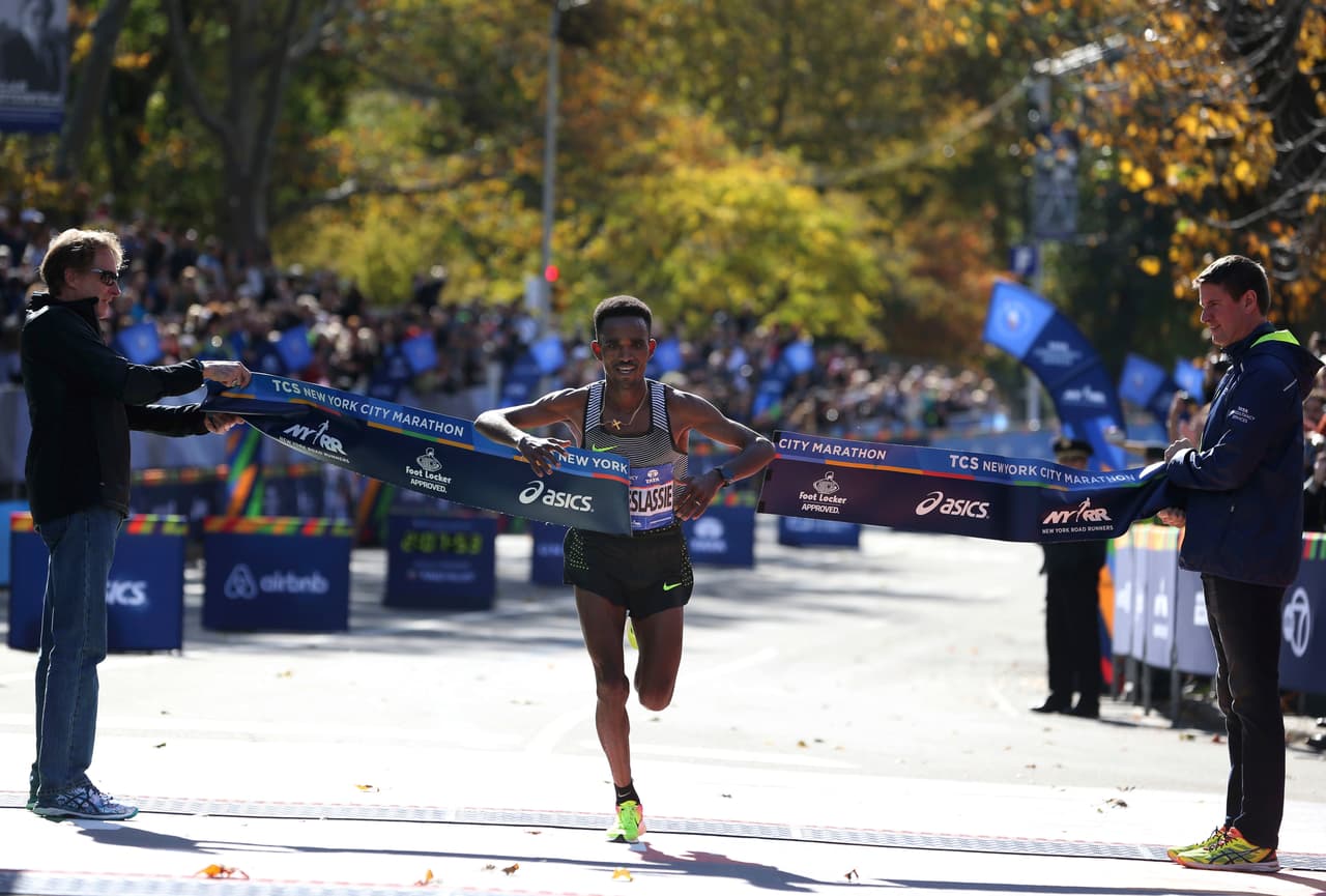 Ghebreslassie, de 20 años, se convirtió hoy en el maratonista más joven que gana la carrera de Nueva York. "Ganar el maratón de Nueva York siempre ha sido un sueño para mí", afirmó el corredor eritreo.