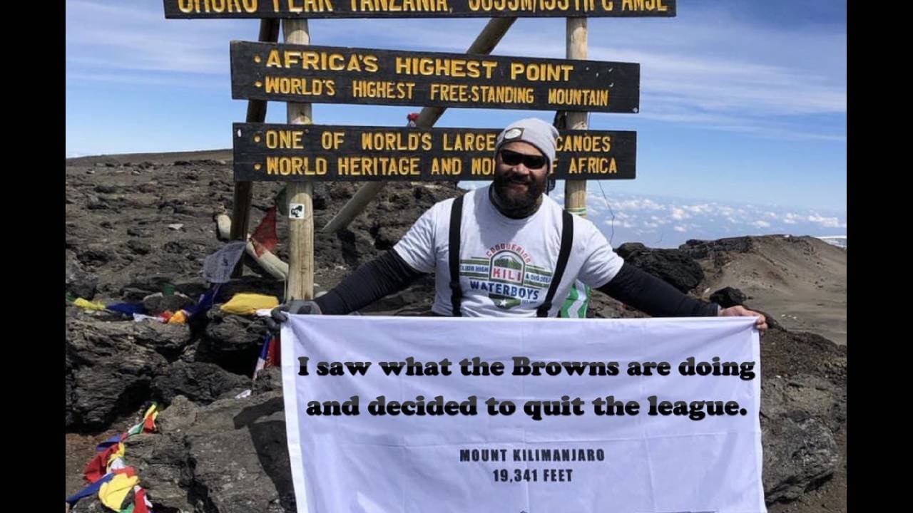 Haloti Ngata anunció su retiro de la NFL desde la cima de una montaña