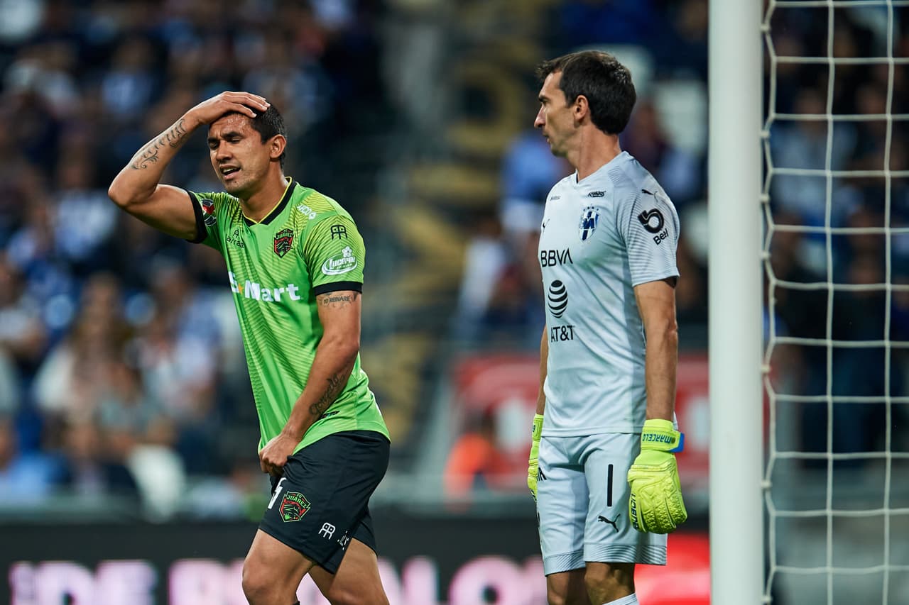 Una de las primeras ocasiones de gol fue para los visitantes pero no pudieron concretar.