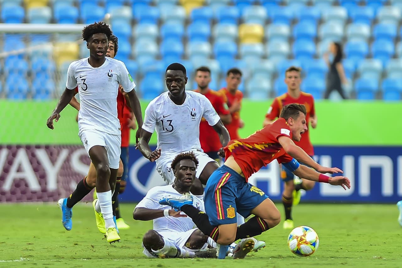 España 1-6 Francia. Valera abrió el marcador por La Roja; Kouassi ,Mbuku , Lihadji, Pembele, Rutter y Aouchiche anotaron para los galos.