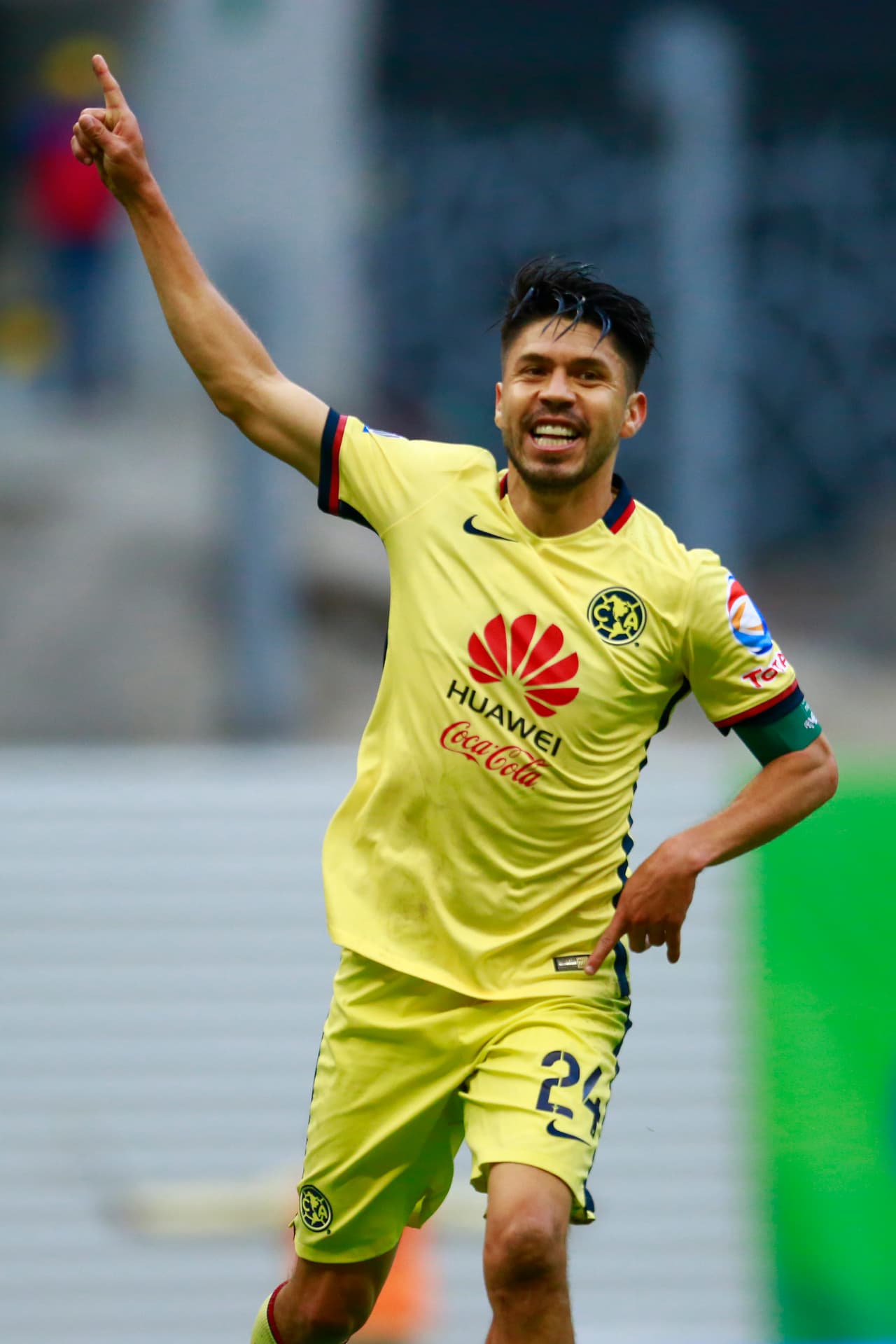 En 2014, Peralta pasó al América por 7 millones de dólares y con las Águilas lleva 49 goles, 6 de ellos esta temporada en la que espera obtener su primer título con el equipo en la Liga MX.