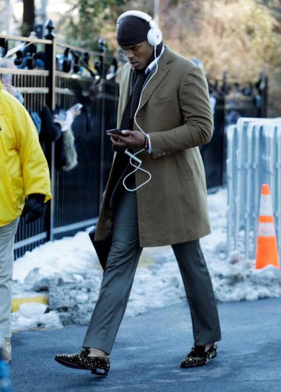 <b>Cam</b>eron Jerrell
<b>Newton</b> celebra su cumpleaños número 28 este 11 de mayo y por ello quisimos mostrar cómo ha ido cambiando su
<i>look</i> durante las seis temporadas que lleva en la NFL. El quarterback de los
<b><a href="http://www.univision.com/deportes/nfl/carolina-panthers">Carolina Panthers</a></b> ha sorprendido en casi todas sus conferencias de prensa pues no escatima al momento de presentarse en público.