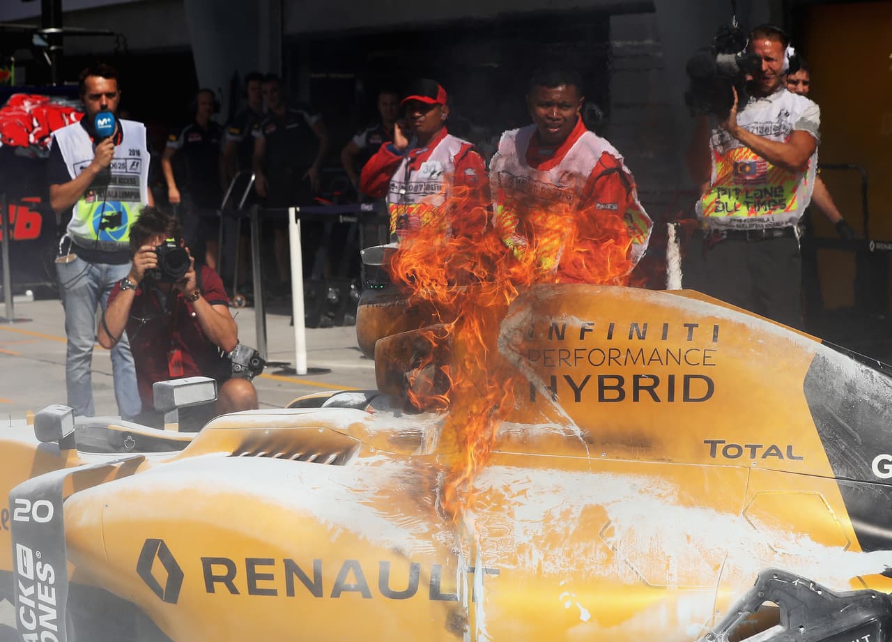 El incendio en el carro de Magnussen fue lo más llamativo durante la jornada de prácticas libres del Gran Premio de Malasia.