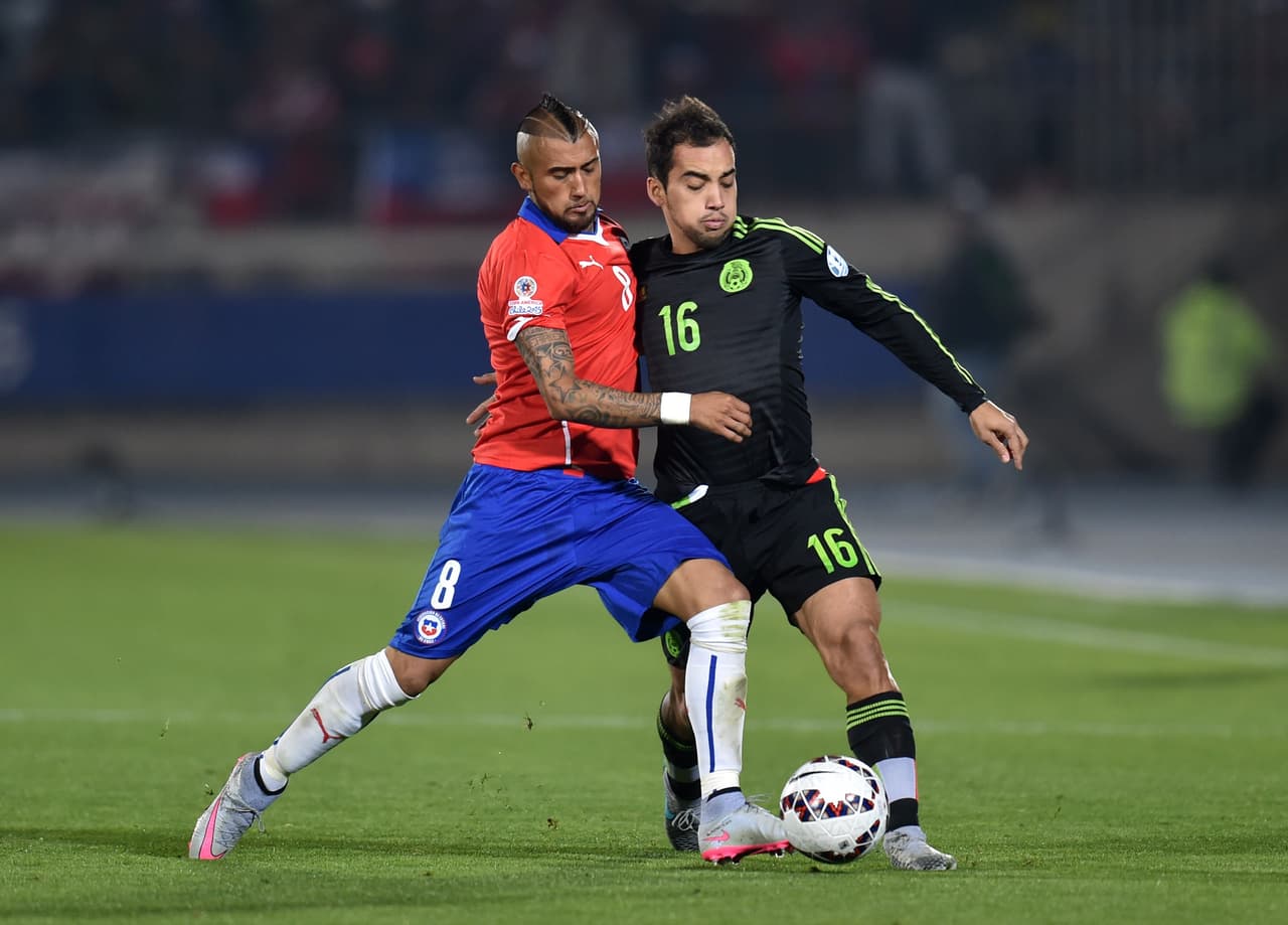 16.- Adrián Aldrete- El lateral mexicano volvió a demostrar buen nivel en la zaga mexicana defendiendo los embates de Sánchez y Vargas. Para su mala suerte el jugador tuvo que salir por lesión. Calificación: 8.