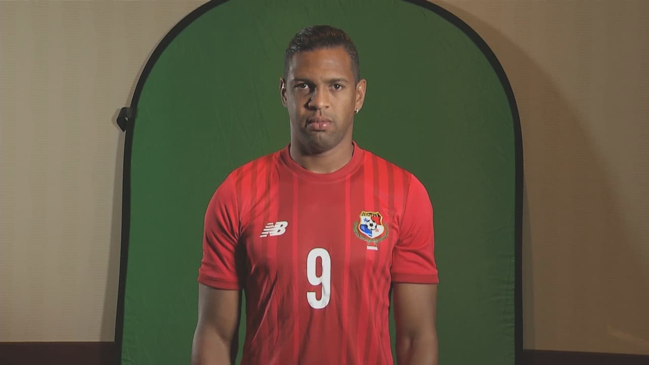 Roberto Nurse: Tuvo que bajar al medio campo cuando expulsaron a Tejada, retuvo bien el balón, remató un par de veces. Calificación: 8.