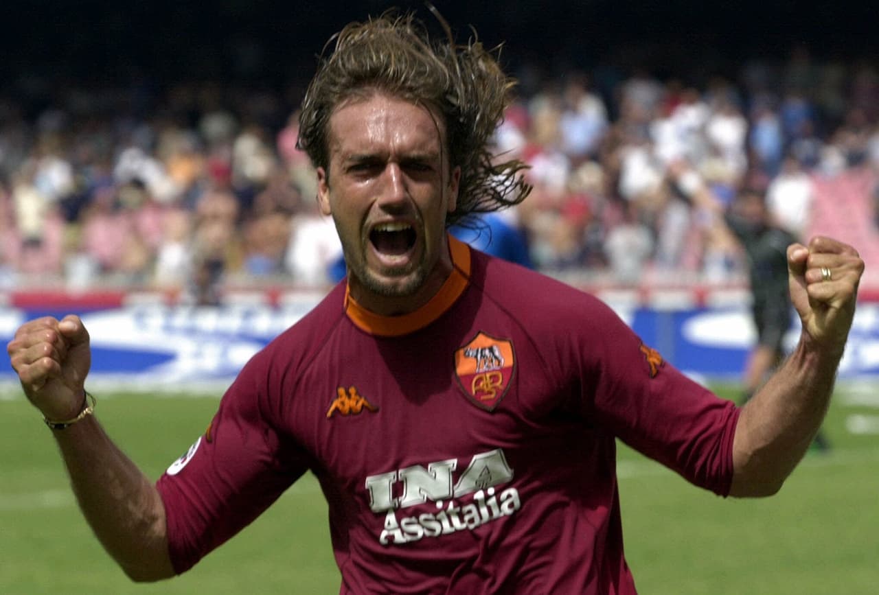 El fichaje de Batistuta está avaluado por este cálculo en 281 millones de euros, al ver su eficacia goleadora (que sacó campeón a Roma en Italia) y la popularidad que ganó a nivel mundial.