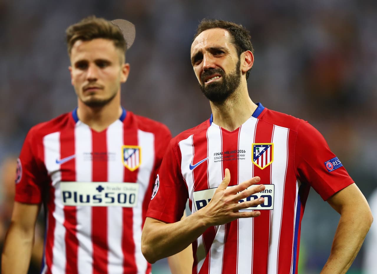 La decepción de Atlético de Madrid llevó incluso a Diego Simeone a poner a disposición su cargo, en una tristeza e impotencia ante la segunda final perdida contra su gran rival.