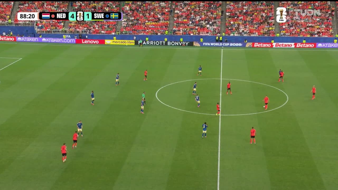 ¡GOL!  anota para Holanda. Crysencio Summerville