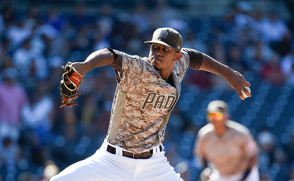 MLB suspende por todo el año a pelotero de los Padres por violencia doméstica