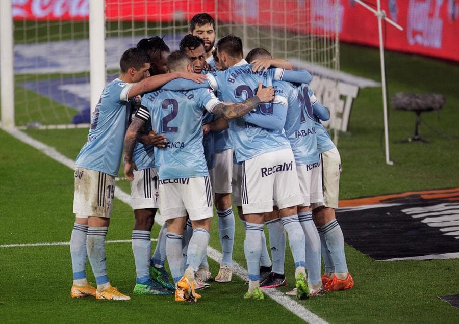 Celta de Vigo no tiene piedad y golea a Cádiz 4-0. Nolito abrió el marcador al minuto 6, seguido de Iago Aspas y Fran Beltrán. La cereza en el pastel fue de Brais Mendes y así fue cómo se llevaron los tres puntos en la Jornada 13 de LaLiga.