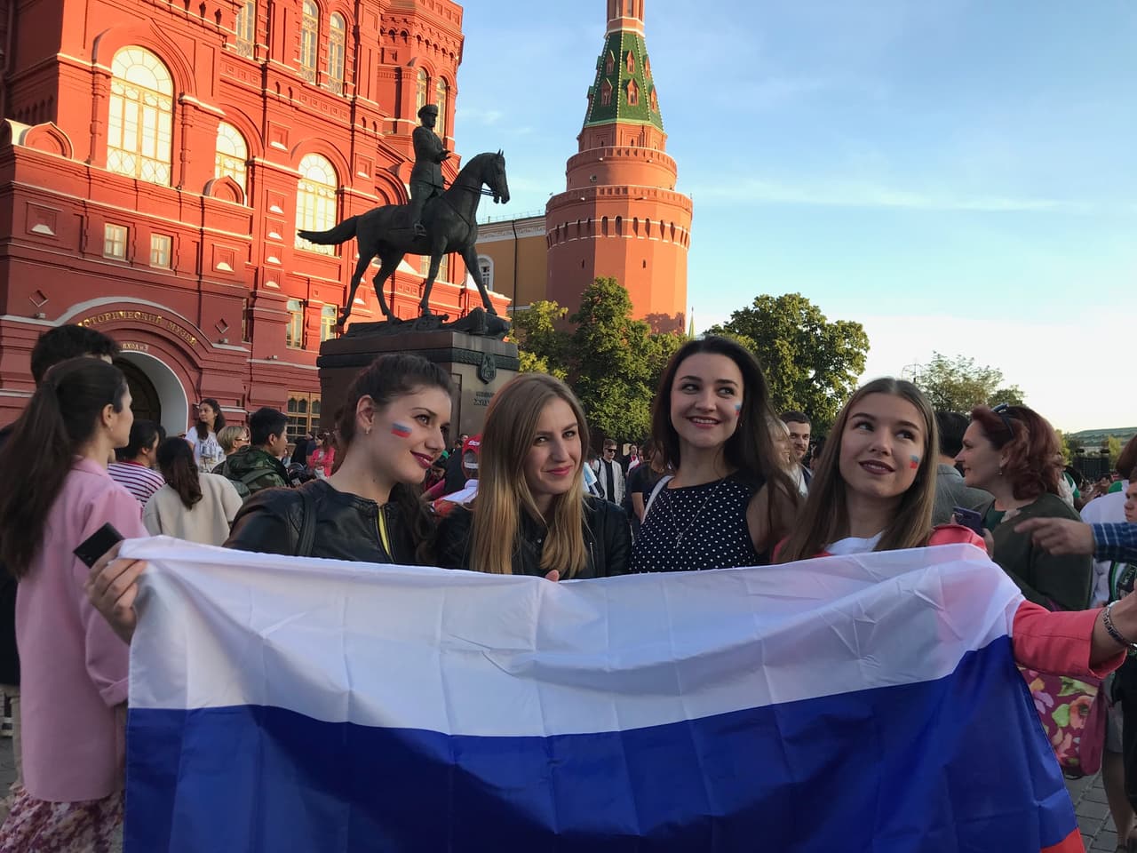 El sazón especial de los mundiales siempre son los fanáticos con su ánimo y su colorido.