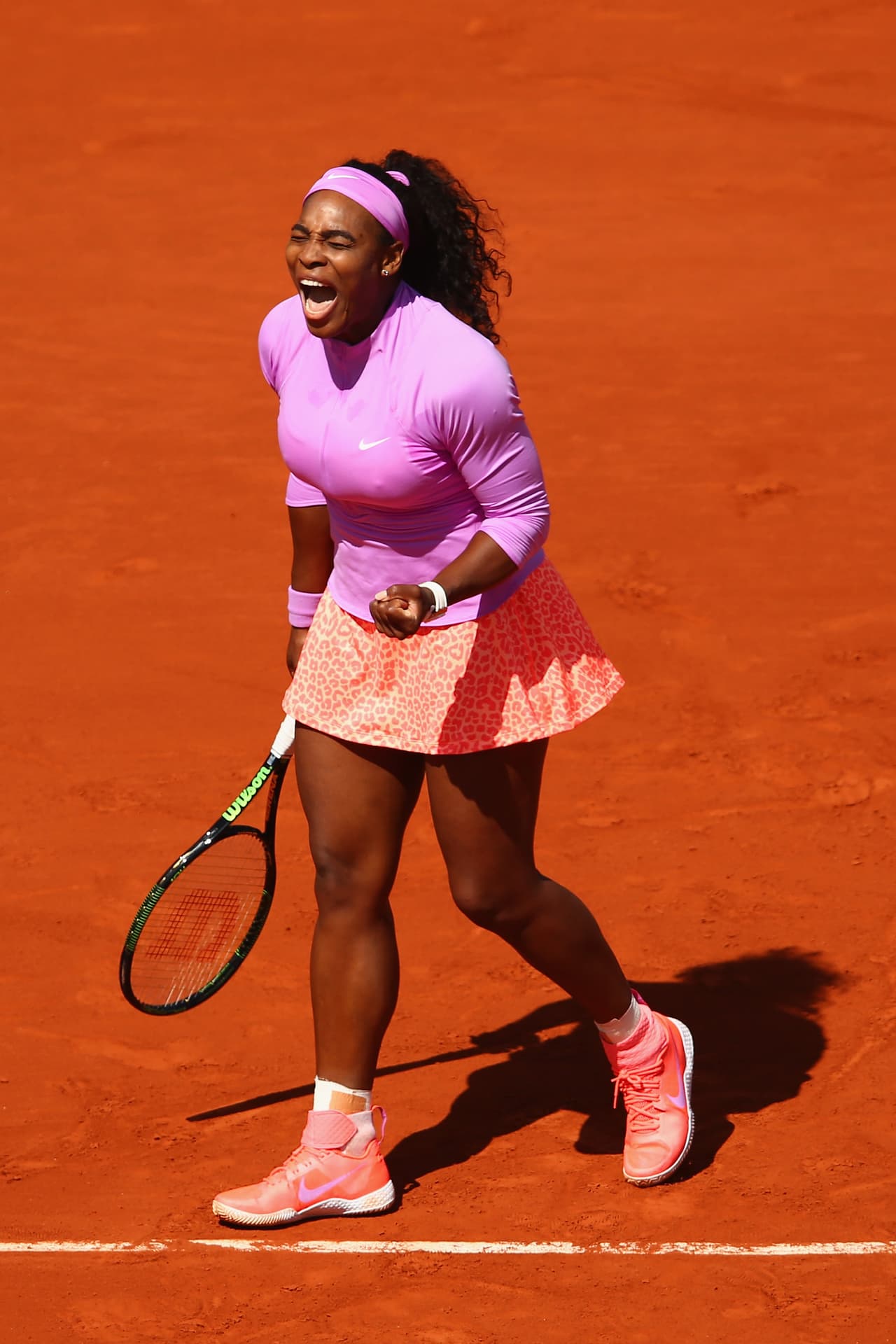 Te traemos las últimas noticias del torneo Roland Garros, la eliminación de Sharapova, nadal y Djokovic pasan, y la venezolana-española Muguruza pasa de ronda.