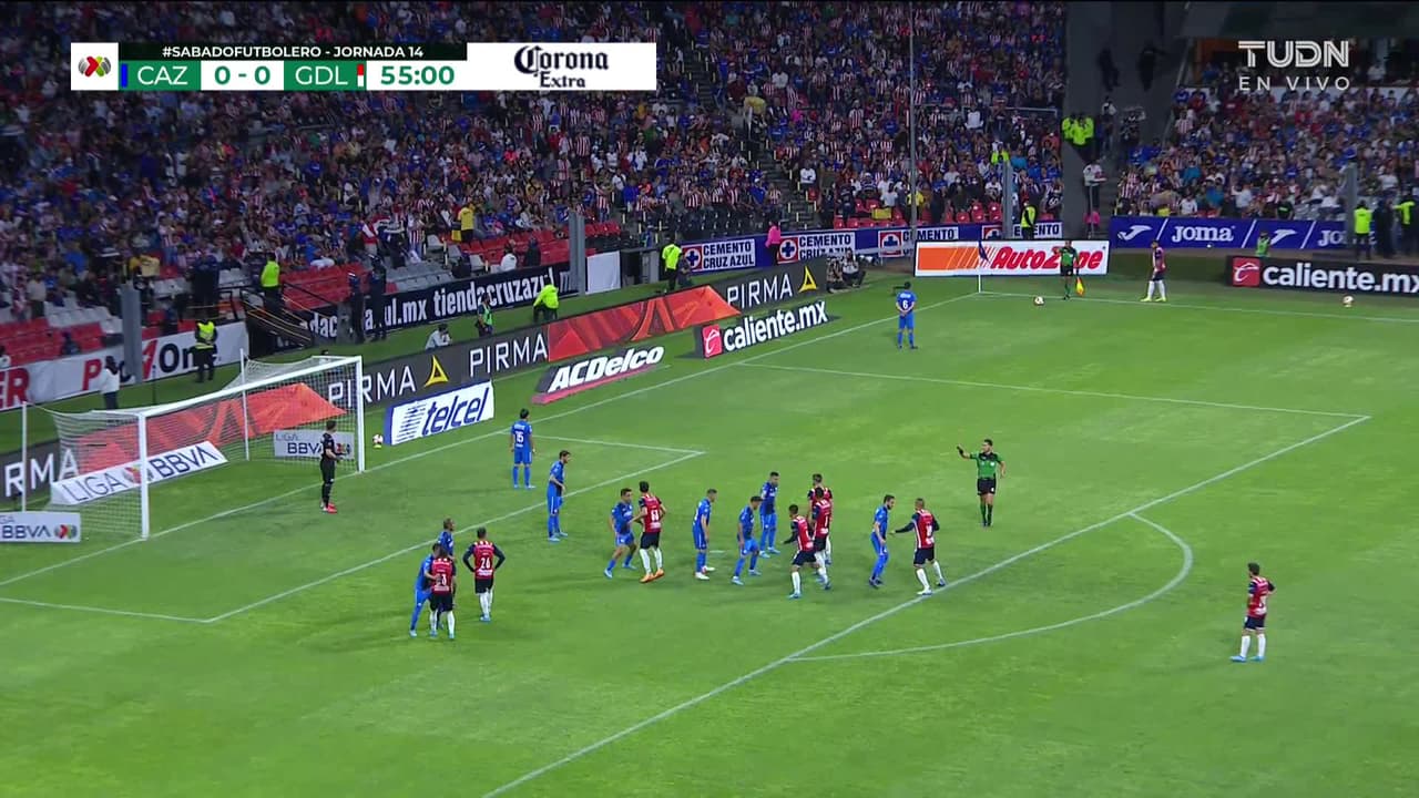 ¡TIRO ATAJADO! disparo por Sergio Flores.