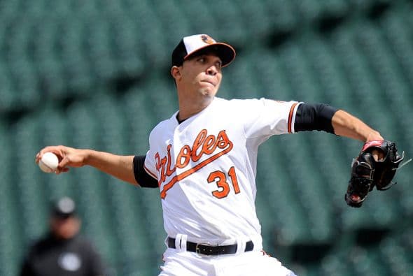 Mientras los ánimos siguen caldeados en Baltimore, los Orioles jugaron contra los Medias Blancas, pero en un estadio vacío, por primera vez en la historia.
