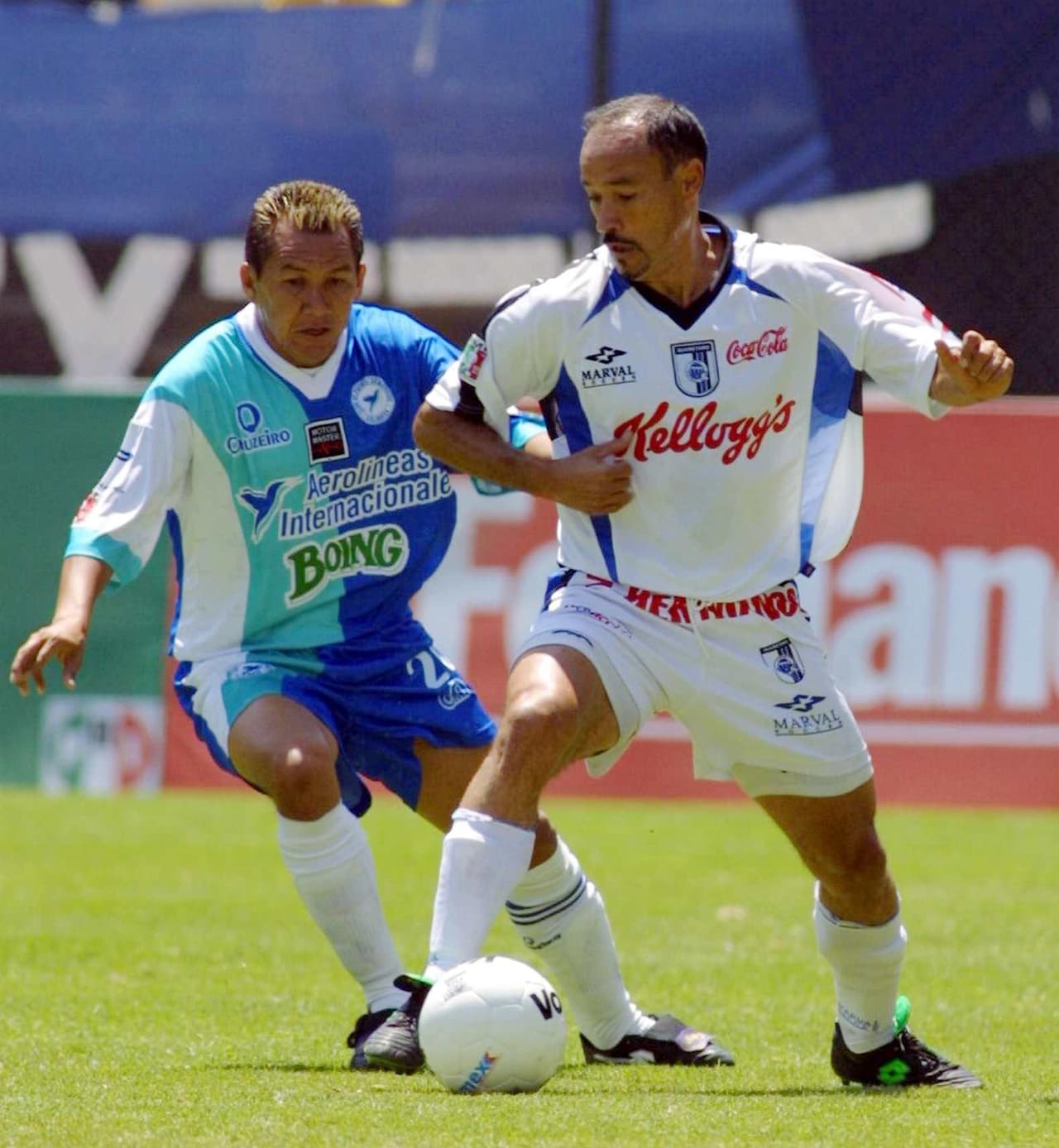 Cuando el Celaya se convirtió en Colibríes en 2003, el legendario defensor Mauricio Gallaga vistió camisetas Cruzeiro.