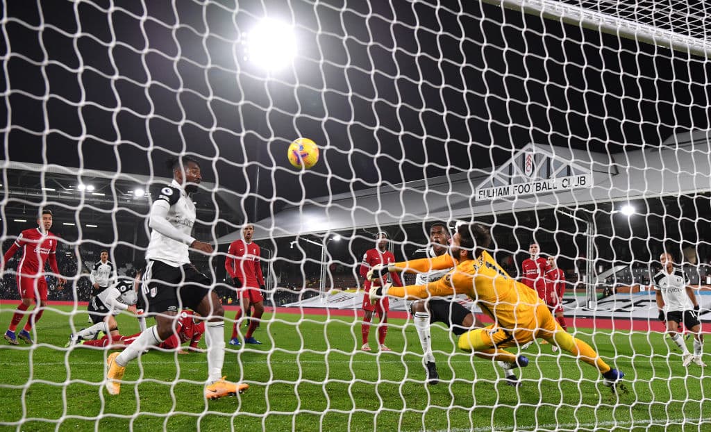Hay empate entre el Liverpool y Fulham en la 12va Jornada de la Premier League. El primer gol fue a cargo de Bobby Reid (25’), pero los ‘Reds’ buscaron igualar el marcador y fue Mohamed Salah quien lo logró al minuto 79.