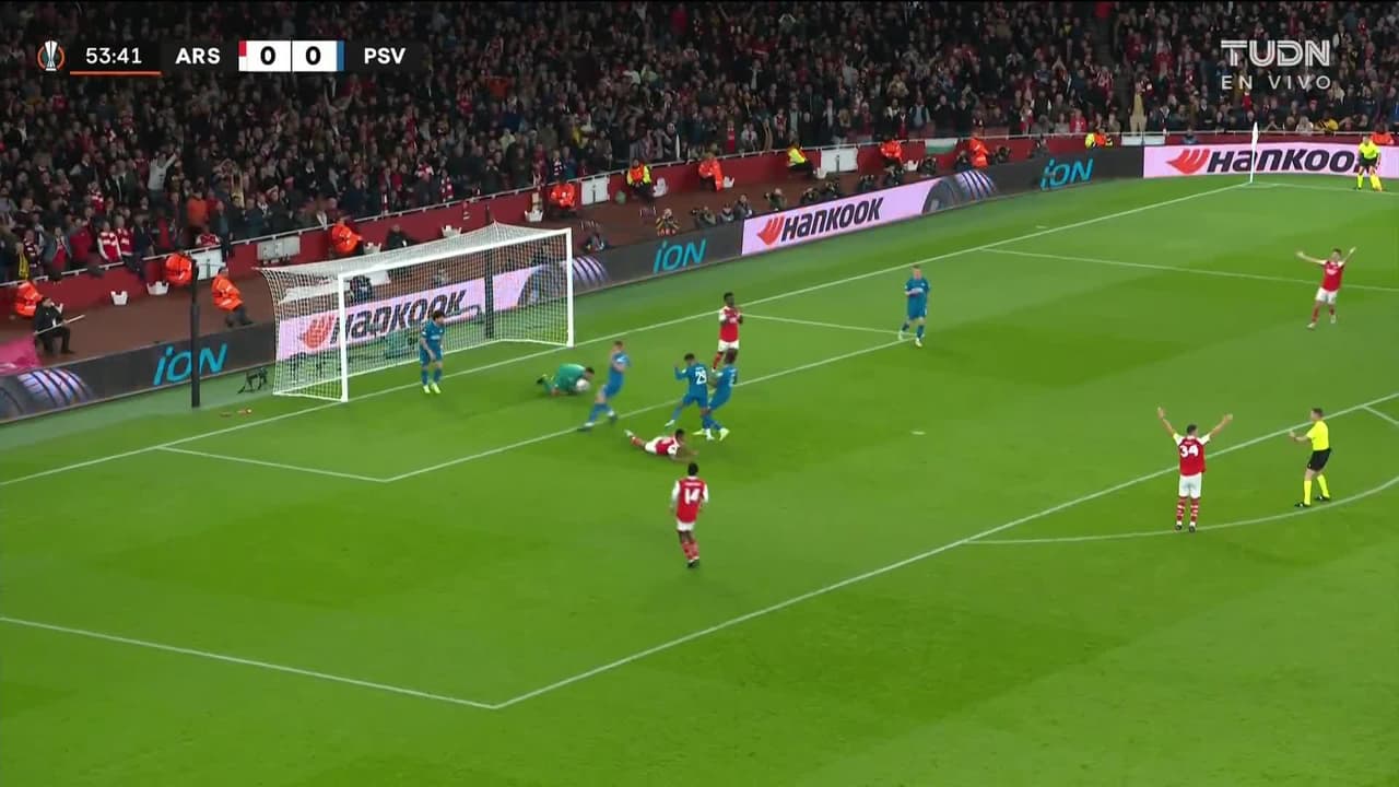 ¡TIRO ATAJADO! disparo por Gabriel Jesus.