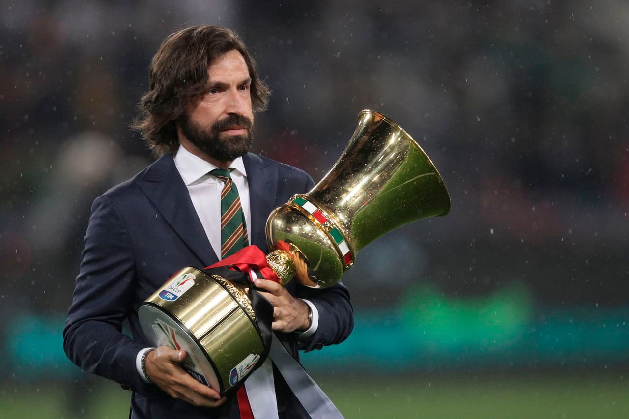 Mientras que el histórico Andrea Pirlo fue quien llevó al escenario la Copa, el deseo de los dos equipos en contienda.