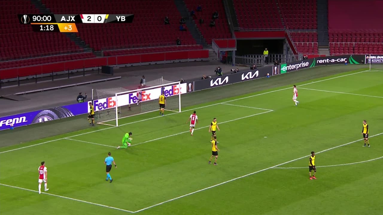 ¡GOL!  anota para Ajax. Brian Brobbey