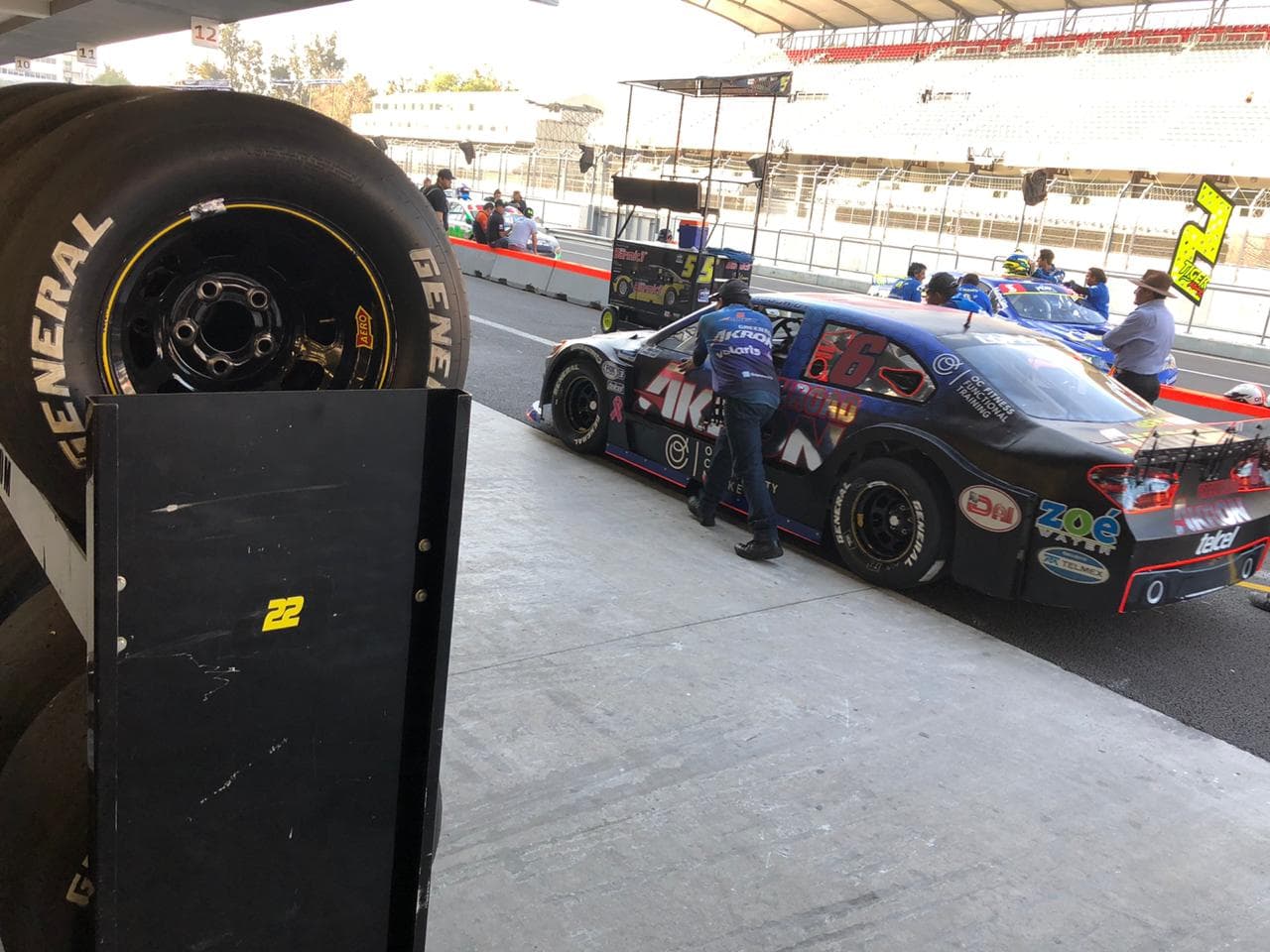 Con mucha pasión y un gran ambiente, así se vive el cierre de Nascar Challenge en México.