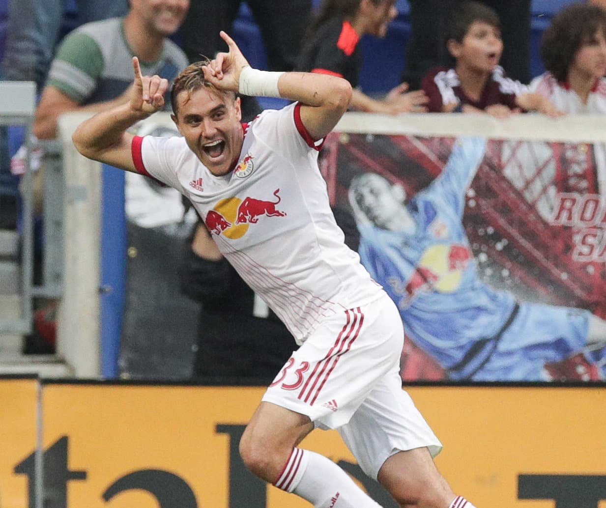 Aaron Long -central de New York Red Bulls- marcó un tanto en el triunfo 3-0 de su equipo frente a FC Dallas. (USA Today Images)