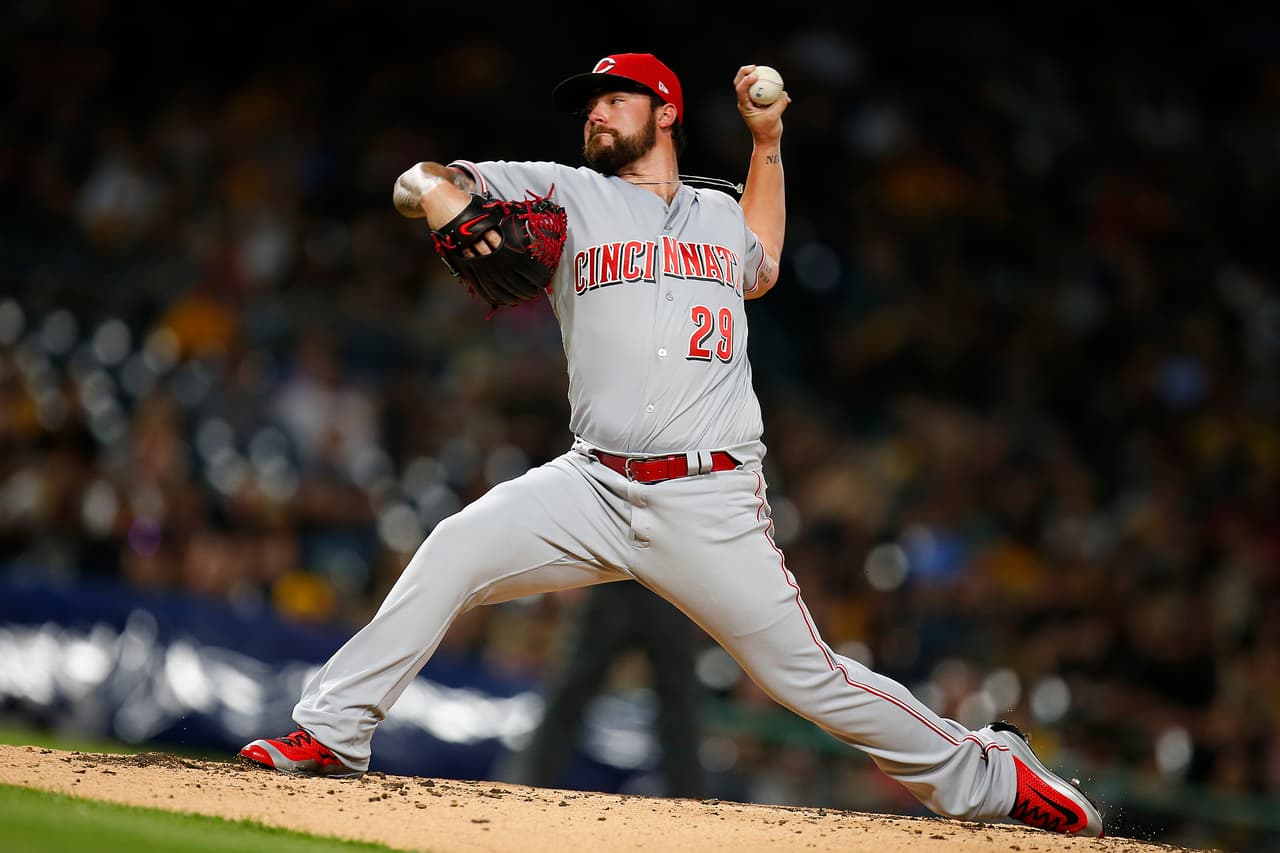 CIN 7 – 1 PIT: Brandon Finnegan lanzó 2 entradas muy descontroladas. Requirió 69 lanzamientos y otorgó 5 bases por bolas, pero limitó el daño a 1 carrera limpia.