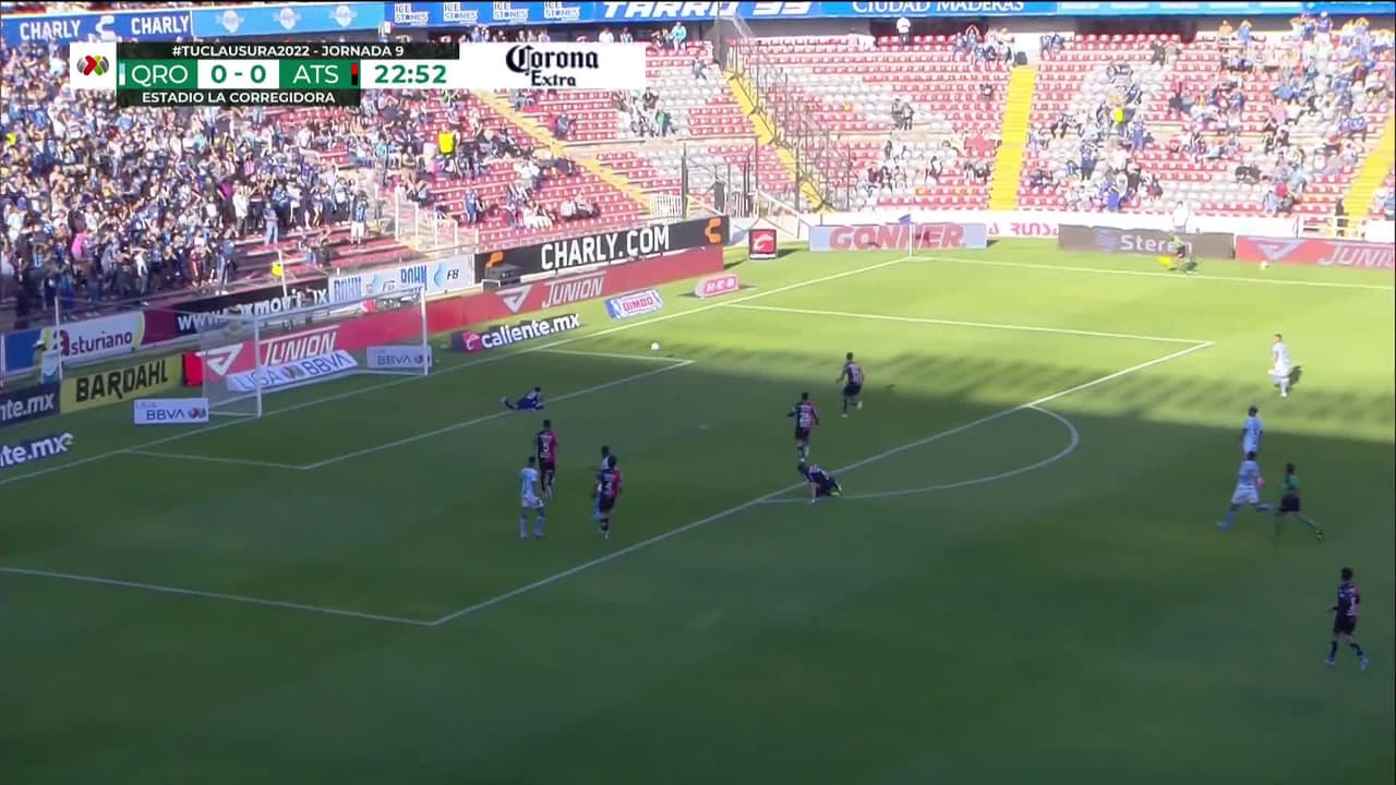 ¡TIRO ATAJADO! disparo por José Angulo.