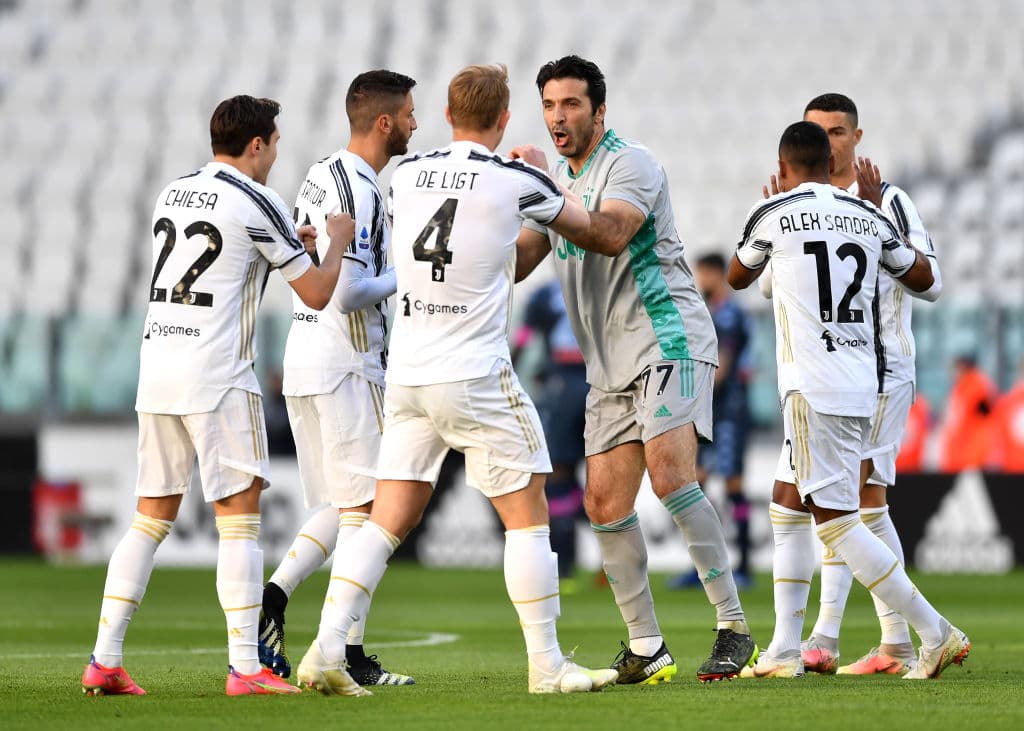 Juventus se queda con la victoria sobre el Napoli en Turín. Las anotaciones para los de la 'Vecchia Signora' corrieron a cargo de Cristiano Ronaldo y Paulo Dybala, quien después de tres meses de ausencia, regresa con anotación. El gol para los de Gattuso cayó al minuto 90 de penal, por parte de Lorenzo Insigne.