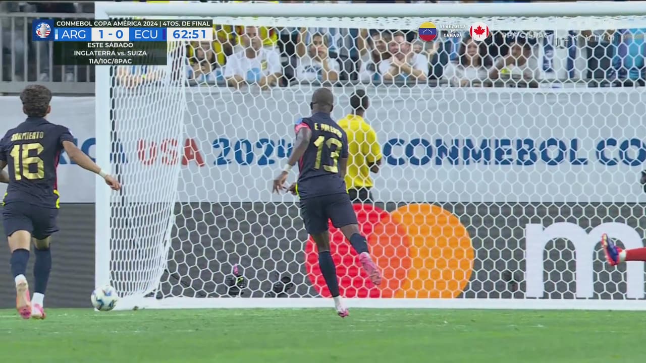 ¡Enner desperdicia regalito argentino! Su penal lo estrella en el poste