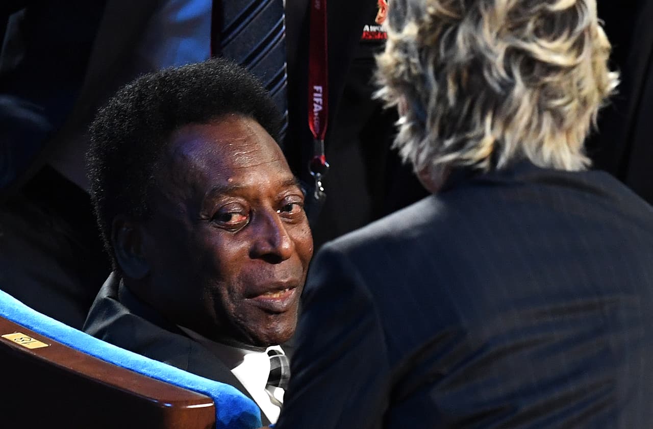 Pelé y Maradona se saludaron con un beso en el Sorteo del Mundial 