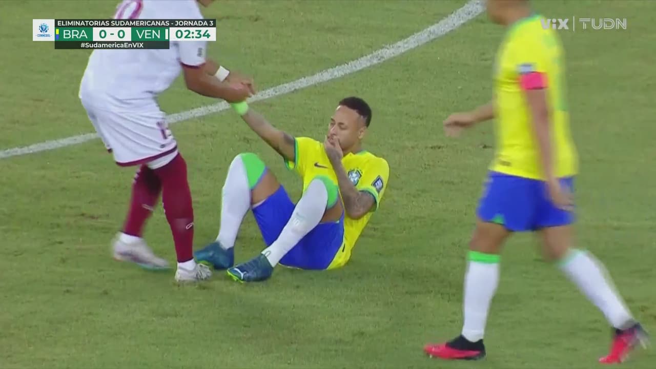¡Neymar fusila al arquero! Romo manda a tiro de esquina