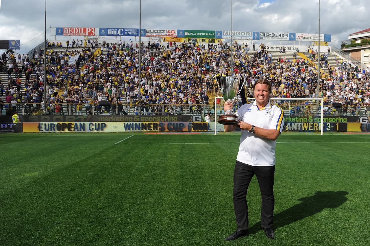 El sueco Tomas Brolin, mundialista con su país y destacado, principalmente, en el Parma, se retiró y lo primero que hizo fue vender aspiradoras como empresa. También tuvo un restaurante italiano y luego se dedicó al póker.