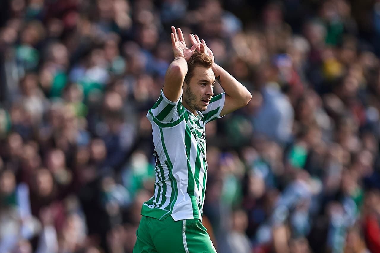 Loren Morón puso el empate para Betis y sería precisamente a este jugador al que Lainez sustituyó en el minuto 36 del segundo tiempo.