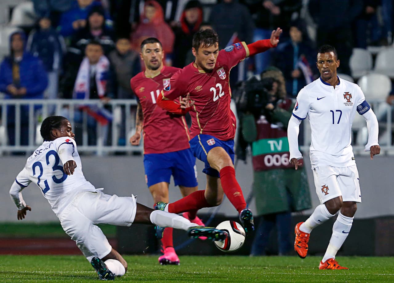 Sus cualidades pronto lo llevaron a vestir la camiseta de Portugal y el 2 de octubre de 2015 vistió lo colores de su país por primera vez en un partido contra Serbia, a sus 21 años. Ese día tuvo el número 23 en su espalda.
