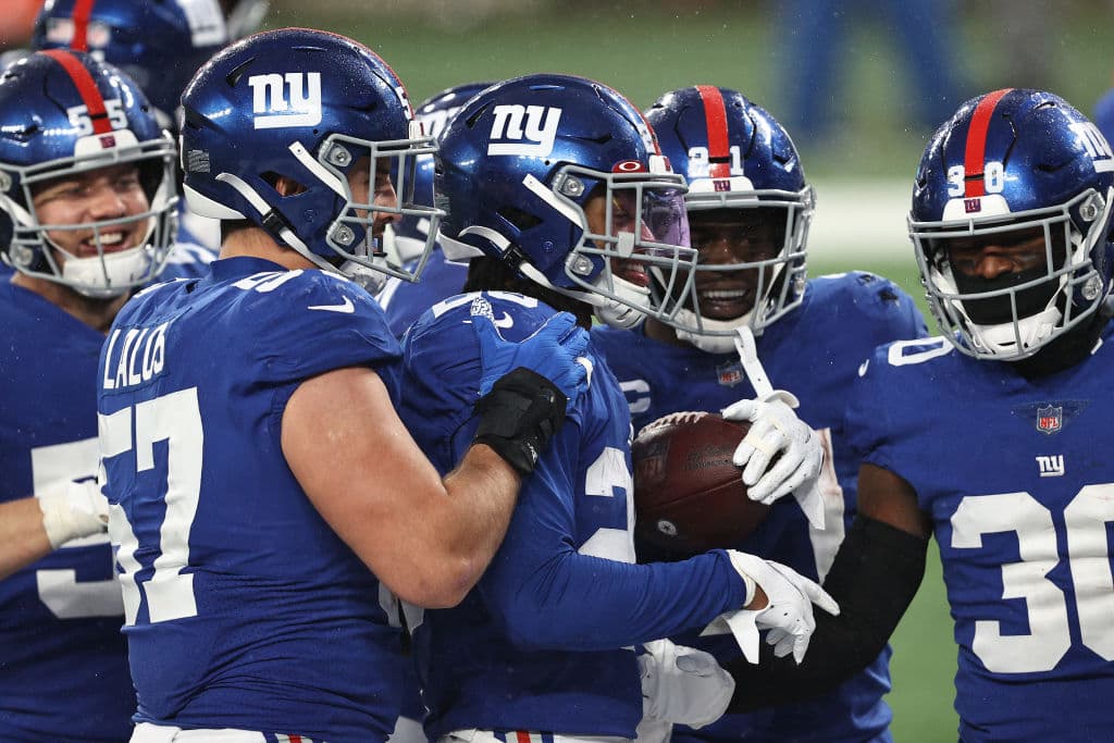 8. New York Giants - 4.3 mil millones de dólares.
<br>