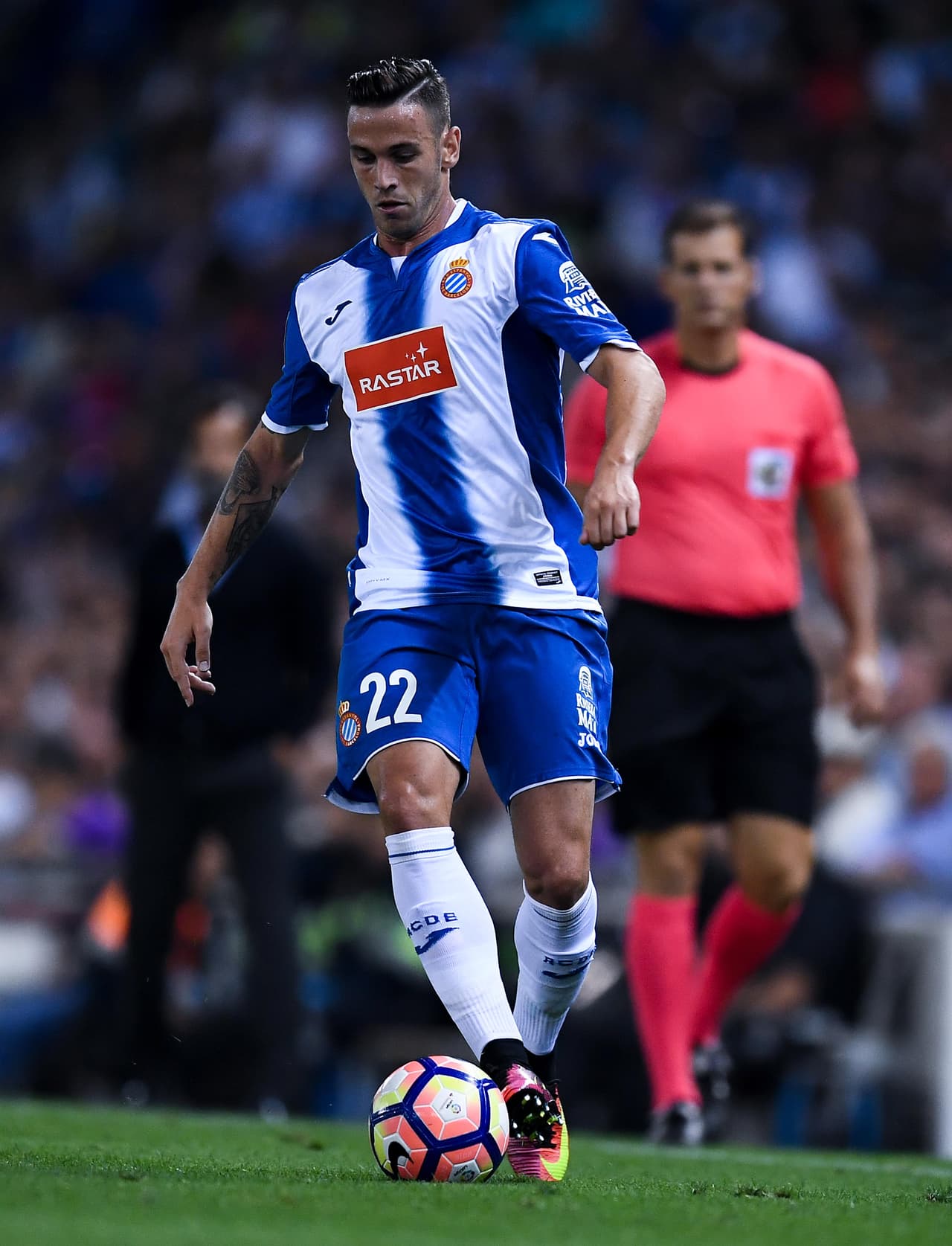 Hay varios interesados en el mediocampista Álvaro Vázquez (Espanyol): Valladolid, Sporting Gijón, Real Zaragoza y Cádiz.