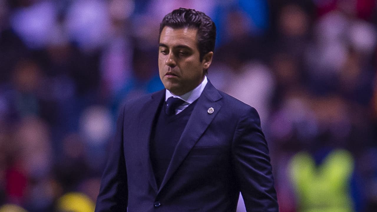 ¡Afición de Chivas explota y pide la salida de Leaño!