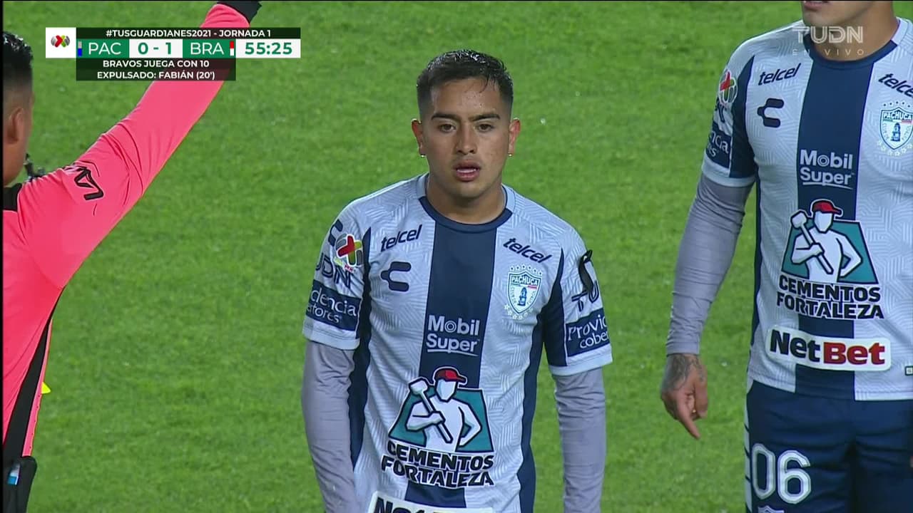¡Tarjeta Roja! Oscar Murillo recibe la segunda amarilla y se va del juego.