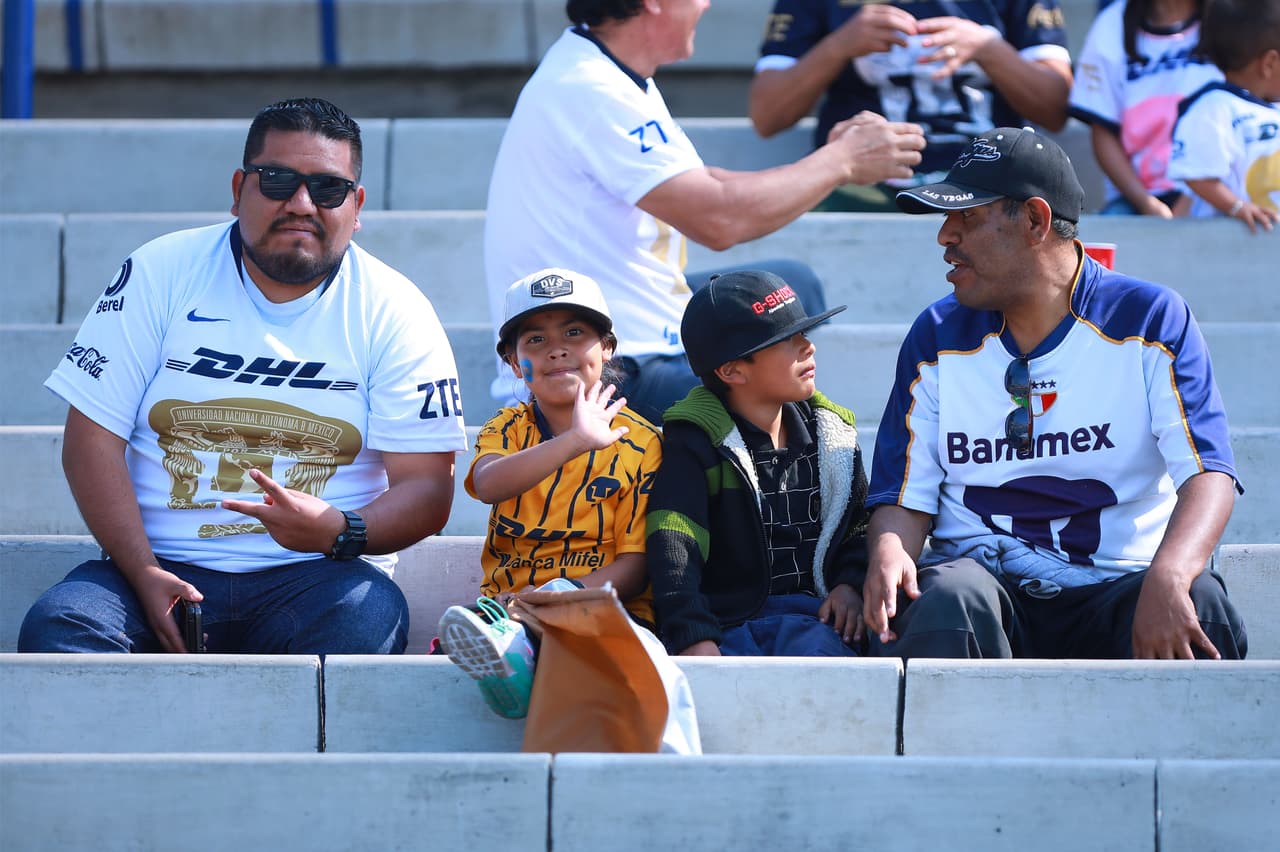 Los fanáticos le dieron un color diferente en las tribunas para el partido entre Pumas y Veracruz en el estadio Olímpico Universitario en la Jornada 1 del Clausura 2019 en la Liga MX.