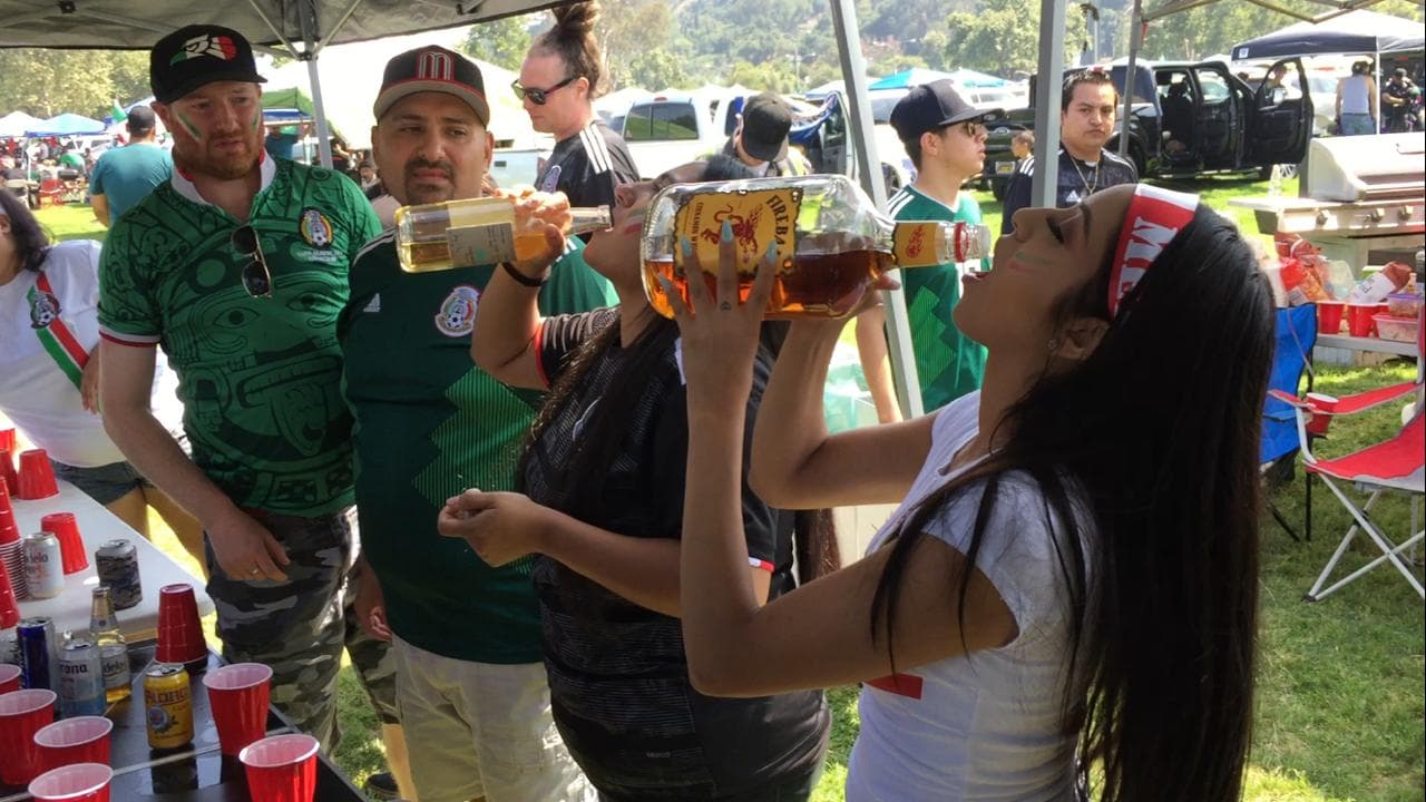 Los fanáticos mexicanos en gran número se preparan para el primer juego del Tri en la Copa Oro 2019 contra Cuba en el Rose Bowl.