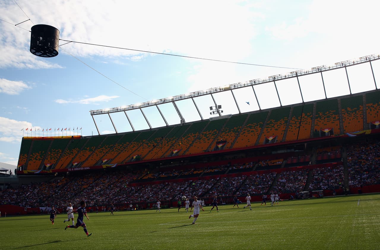 El estadio de 
<b>Edmonton</b> se llama Commonwealth y tiene una capacidad de 56,302 espectadores. 
<br>