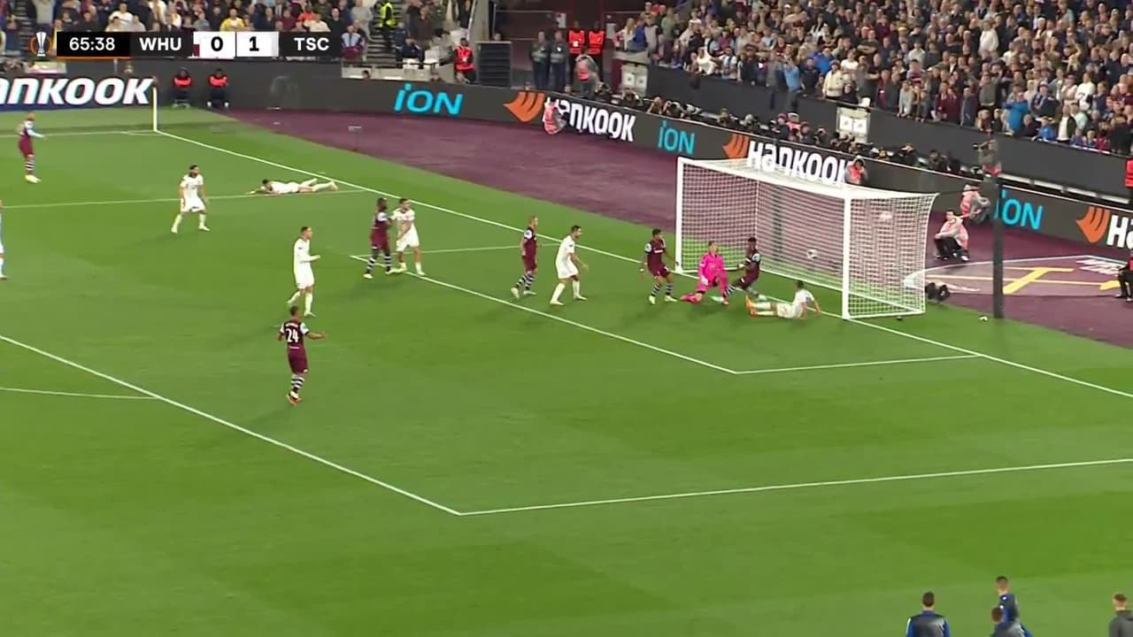 ¡AUTOGOL! de Nemanja Petrovic para West Ham United.