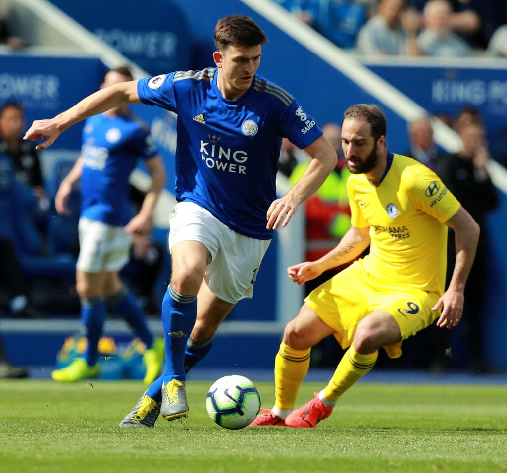 El defensa central del Leicester City, Harry Maguire, sigue estando en el foco de las principales noticias del mercado de fichajes del fútbol inglés, y aún más cuando el jugador no saldrá en el once inicial para el partido de pretemporada ante el Scunthorpe. El United sigue estrechando el 'cerco' para hacerse con los servicios del zaguero.