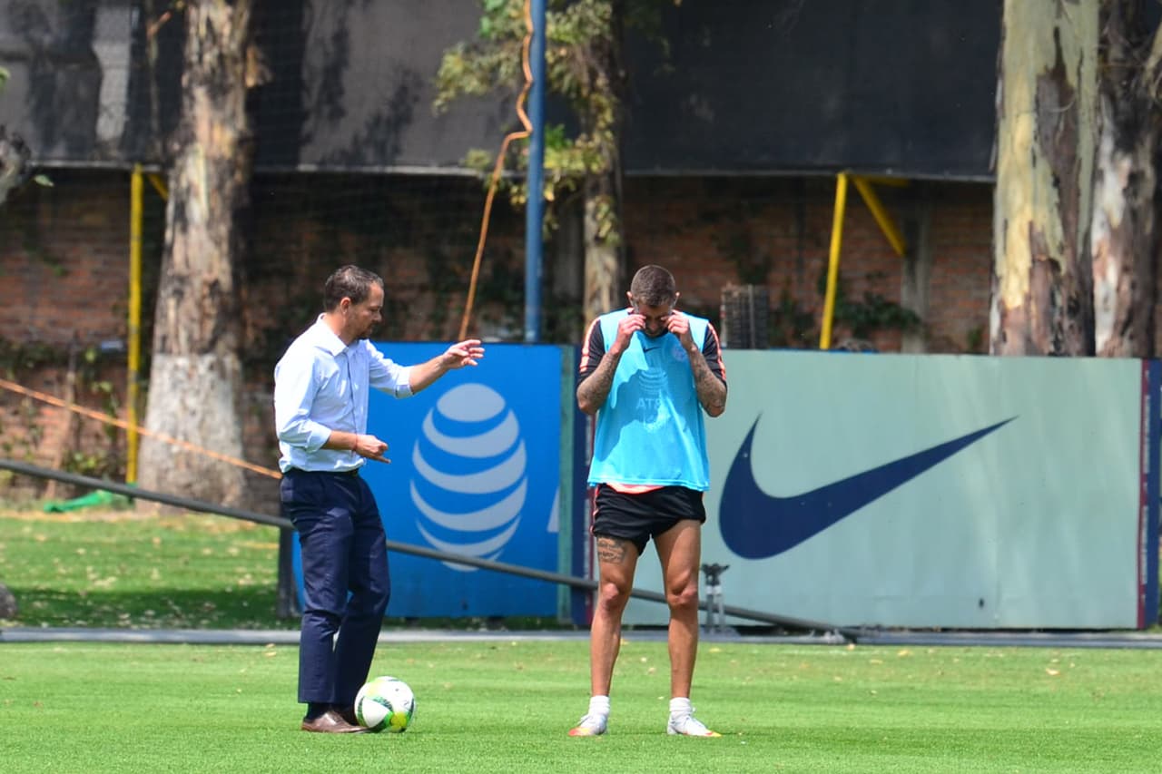El francés Jérémy Menez estará a disposición de Miguel Herrera con América tras ocho meses. Así fue su entrenamiento y encuentro con los medios previo al duelo contra Necaxa, en el que estará en la banca por el Clausura 2019.