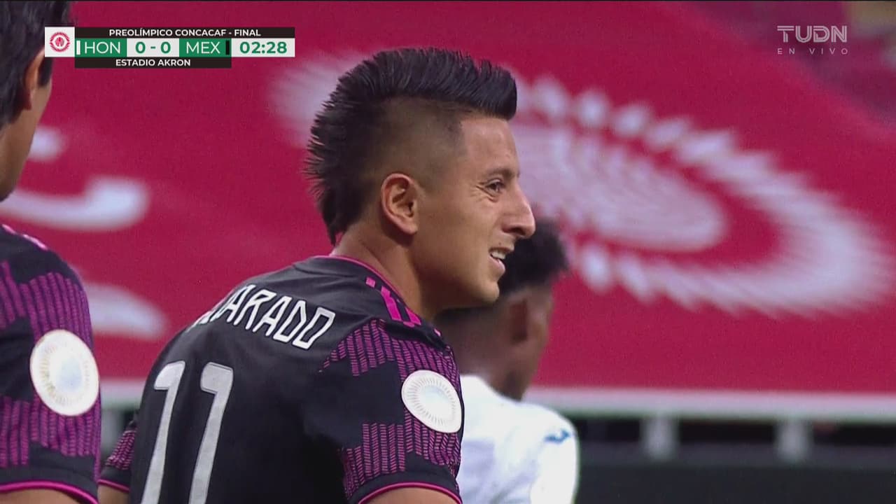 ¡Primer aviso de México! Roberto Alvarado por poco inaugura el marcador