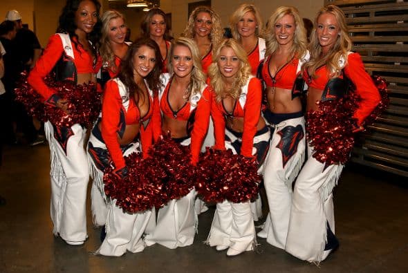 Aunque los Broncos cayeron de forma estrepitosa en el Super Bowl ante Seattle, las porristas de Denver nunca bajaron los ánimos.