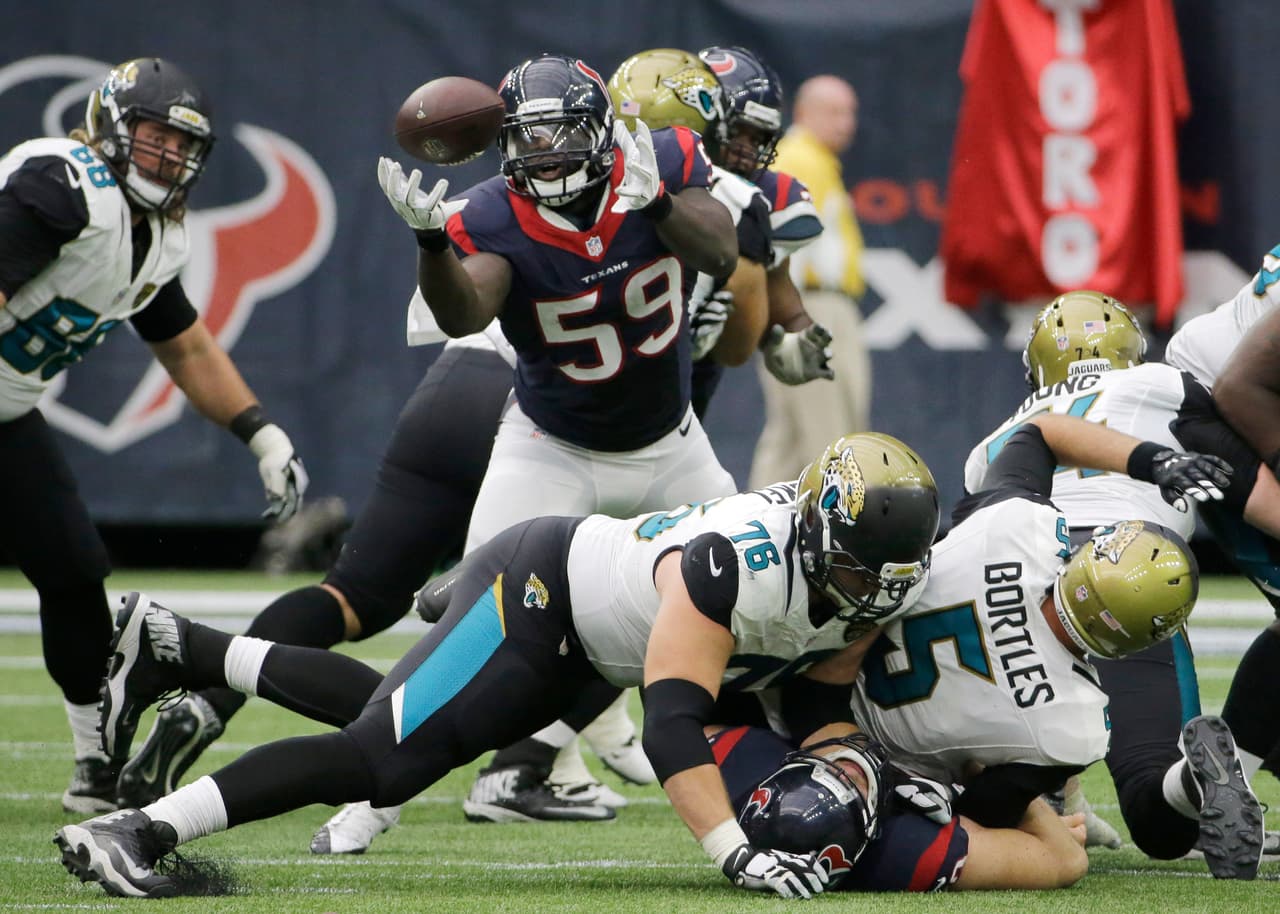 8 WHITNEY MERCILUS – El linebacker de los Houston Texans contribuyó con 3.5 capturas de quarterback sobre Jacksonville. Además realizó 5 tackleadas y forzó un balón suelto. Houston limitó a los Jaguars en 215 yardas totales.