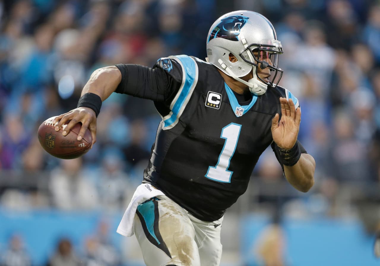 1 CAM NEWTON – Confirma que es el candidato principal a ser MVP de la temporada. Con los 2 touchdowns que tuvo por tierra, llegó a 43 en su carrera, empató el récord de Steve Young quien lo consiguió en 15 temporadas; Newton lo hizo en 5 años.